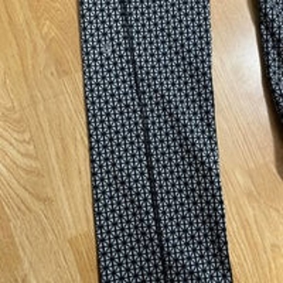 Lululemon Straight-Up Pant in Tri Geo Silver Spoon Black - Picture 3 of 6